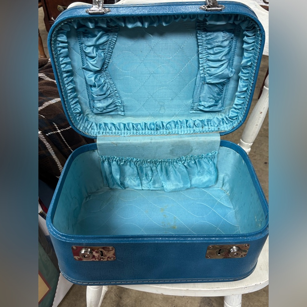 Vintage Ambassador Train Case